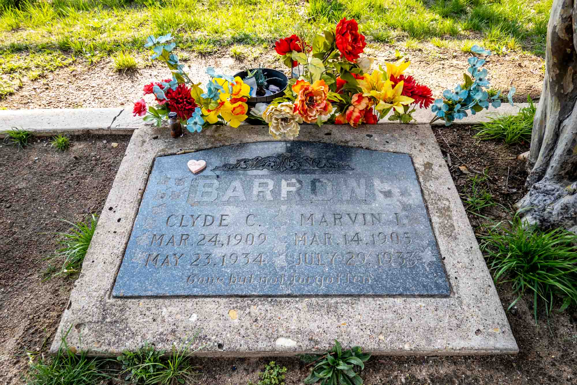 Gravestone for Clyde C. and Marvin I. Barrow 