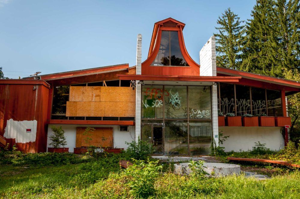 The Penn Hills Resort is one of the abandoned resorts of the Poconos