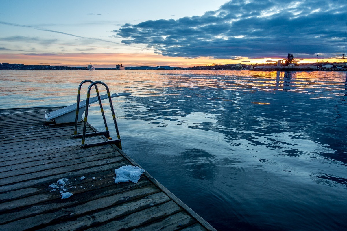 Diving board and ladder into the ocean 