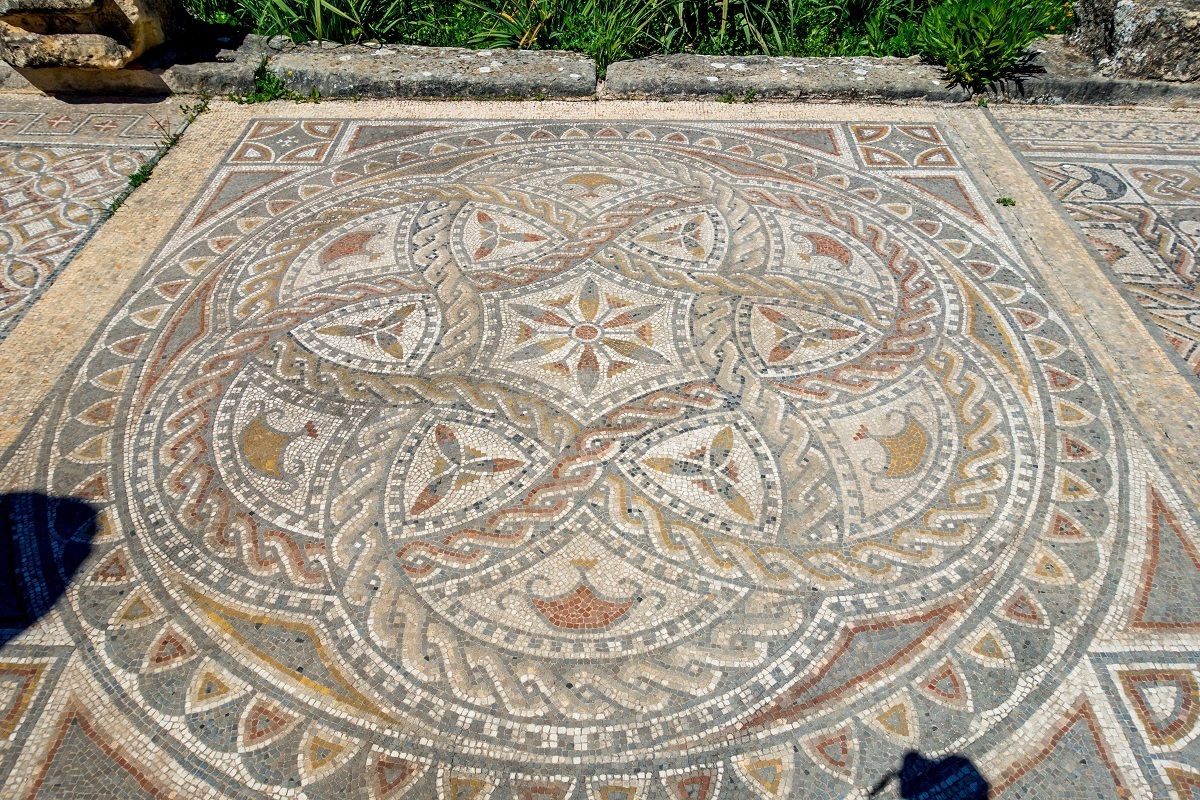 Red, green, and yellow geometric mosaic in situ